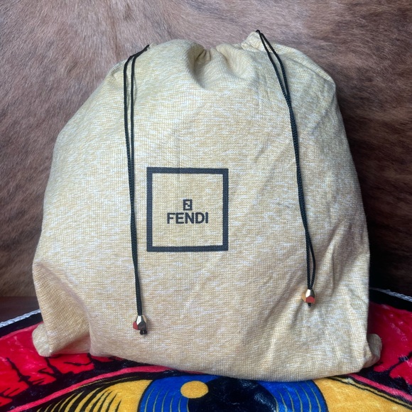 Round FENDI w/ dust bag - Picture 10 of 15
